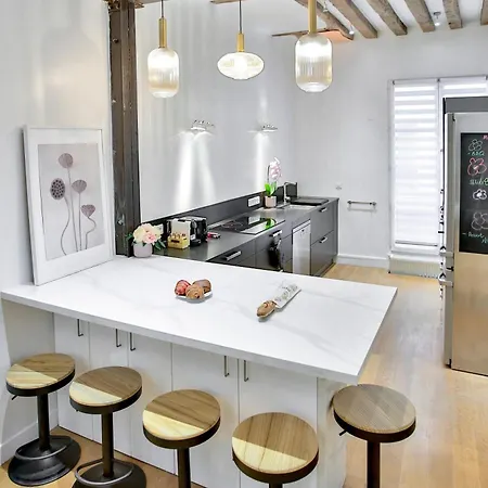 Marais 4 Bedrooms New * Paris