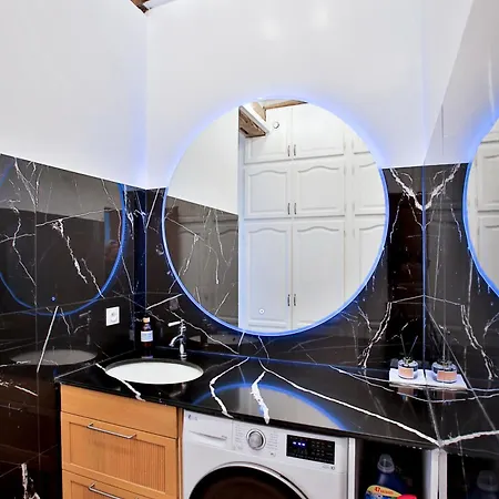 Marais 4 Bedrooms New * Париж