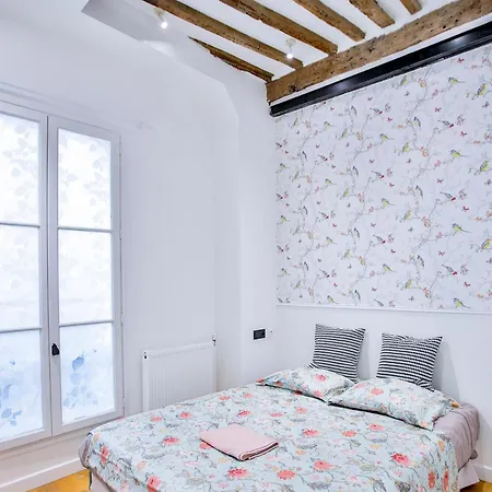 Marais 4 Bedrooms New Апартаменты Париж