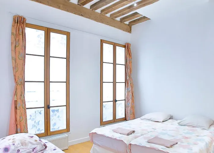 Daire Marais 4 Bedrooms New